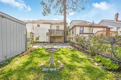 Welcome home to this charming 4 bedroom cape in the heart of - photo 25