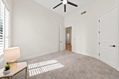 PRIVATE LAKEFRONT LIVING in the highly sought-after SCOTTSDALE - photo 34