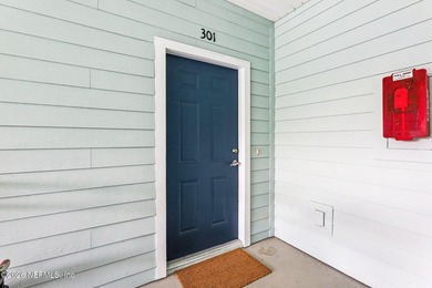 Meticulously maintained top floor condo available for purchase! - photo 7