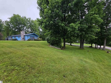 Lake Access to South Dease Lake. Well maintained 3 bedroom home - photo 3