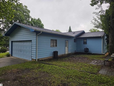 Lake Access to South Dease Lake. Well maintained 3 bedroom home - photo 4