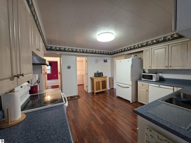 Lake Access to South Dease Lake. Well maintained 3 bedroom home - photo 10