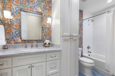 Charming and recently restored and expanded, this adorable - photo 22