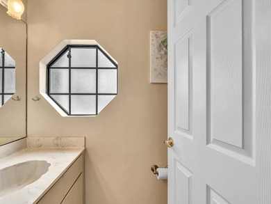 Welcome to this well-appointed three-bedroom - photo 7