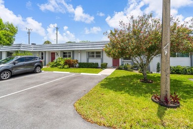 Welcome to this beautifully maintained two-bedroom, two-bathroom - photo 4