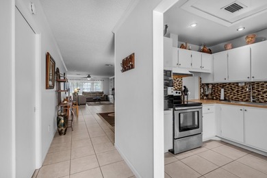Welcome to this beautifully maintained two-bedroom, two-bathroom - photo 7