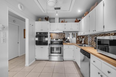 Welcome to this beautifully maintained two-bedroom, two-bathroom - photo 9