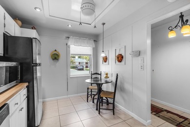 Welcome to this beautifully maintained two-bedroom, two-bathroom - photo 10