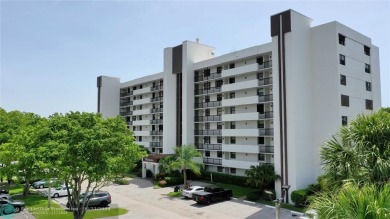 (private lake, pond, creek) Condo For Sale in Deerfield Beach Florida