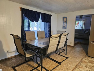 Enjoy lakefront living on West Londo Lake with this - photo 3