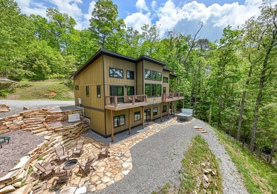 Secluded on Fontana Lake, this modern-mountain, custom-built - photo 4
