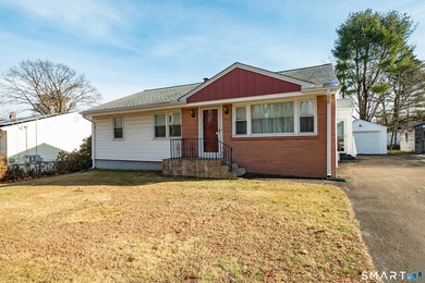 Lake Saltonstall Home Active Under Contract in East Haven Connecticut