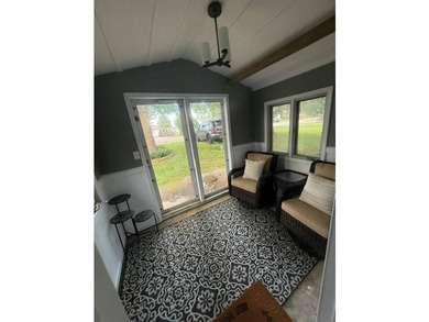 This 3-BR 1 bath Cutie is perfect for the family wanting a small - photo 2