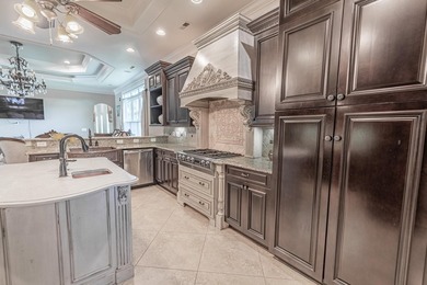 Mediterranean-style luxury estate offering four bedrooms, four - photo 13