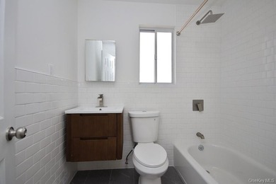 Turnkey comfort, modern conveniences, and low-maintenance living - photo 13