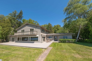 Enjoy the best of North Lake Leelanau living with 200 feet of - photo 3