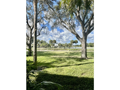 This 2/2 lakeview condo on the First Floor offers tile flooring - photo 4