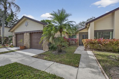 (private lake, pond, creek) Home For Sale in Royal Palm Beach Florida