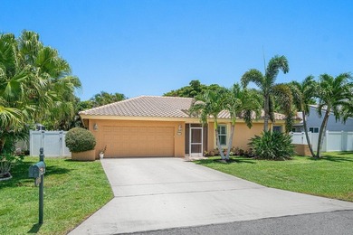 Charming guard gated community in East Boca, 1 1/2 miles to - photo 2