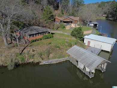 Beautiful 2-bedroom 2 bath home with approximately 400 feet of - photo 1