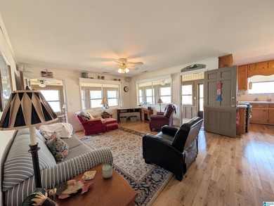 Beautiful 2-bedroom 2 bath home with approximately 400 feet of - photo 4