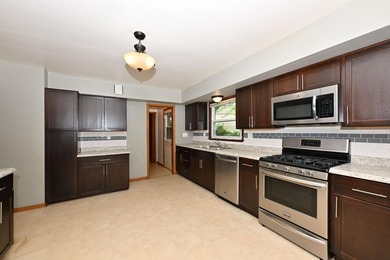 Spacious ranch home featuring 3 generously sized bedrooms - photo 13