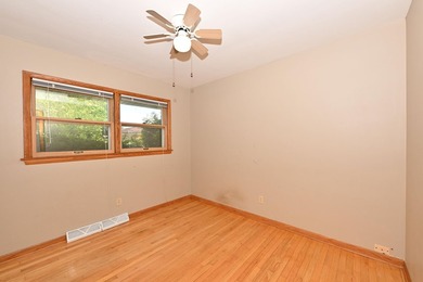 Spacious ranch home featuring 3 generously sized bedrooms - photo 25