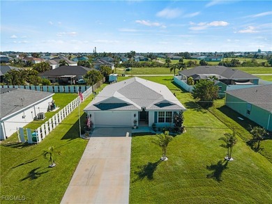 NO FLOOD ZONE, ZONE X! This move-in-ready, upgraded home is - photo 45