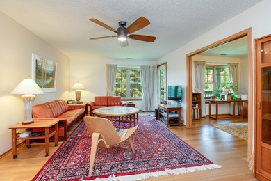Beautifully updated and move-in ready condo in the desirable - photo 5