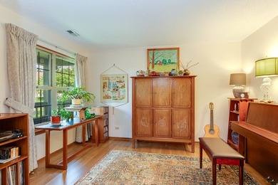 Beautifully updated and move-in ready condo in the desirable - photo 6