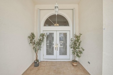 Welcome to this well-appointed single-story residence in Winding - photo 6