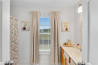 Welcome to this beautifully updated Move-In- Ready cottage - photo 19