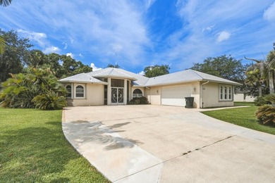 Welcome to this well-appointed single-story residence in Winding - photo 9