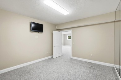 Enjoy exceptional flexibility & space in this thoughtfully - photo 48