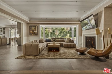 Located in Brentwood's prestigious Grove Estates, this nearly 14 - photo 4