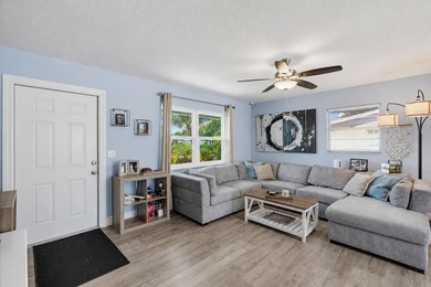 Welcome home to this charming three bedroom, two bathroom single - photo 3