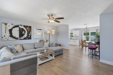 Welcome home to this charming three bedroom, two bathroom single - photo 5