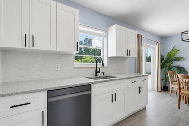 Welcome home to this charming three bedroom, two bathroom single - photo 10