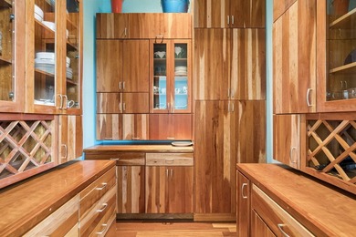 Built by original owners with a 8ft. concrete privacy wall, new - photo 12