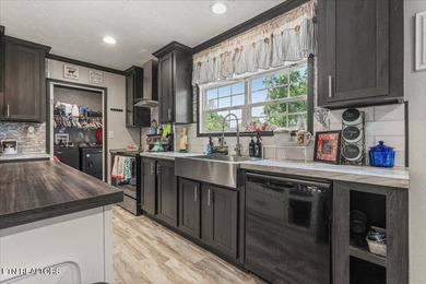 Welcome home to this beautiful 2023 manufactured home offering - photo 6