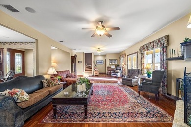 Just under 4,000 sq ft of refined luxury, this 4 bed, 3 full + 2 - photo 16