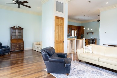 Built by original owners with a 8ft. concrete privacy wall, new - photo 19