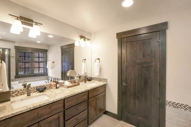 This beautifully appointed ski cottage offers a more refined - photo 20