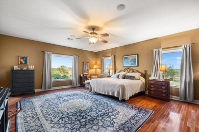 Just under 4,000 sq ft of refined luxury, this 4 bed, 3 full + 2 - photo 25