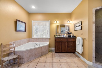 Just under 4,000 sq ft of refined luxury, this 4 bed, 3 full + 2 - photo 28