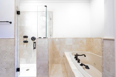 Built by original owners with a 8ft. concrete privacy wall, new - photo 30
