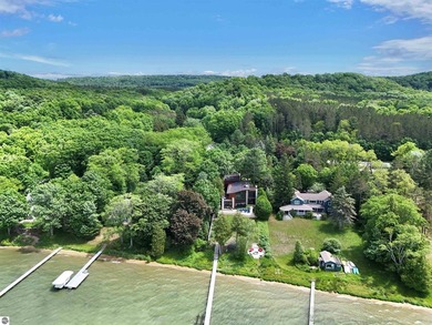 Welcome to this architecturally designed, LEED certified home - photo 3