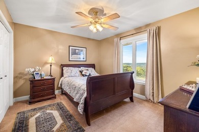 Just under 4,000 sq ft of refined luxury, this 4 bed, 3 full + 2 - photo 35