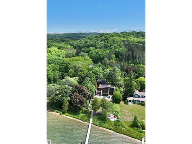 Welcome to this architecturally designed, LEED certified home - photo 6