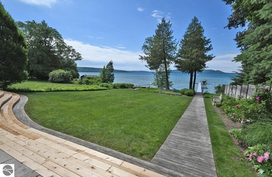 Welcome to this architecturally designed, LEED certified home - photo 9